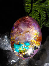 Grenat, améthyste, chrysocolle, tourmaline noire.