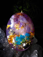 Grenat, améthyste, chrysocolle, tourmaline noire.