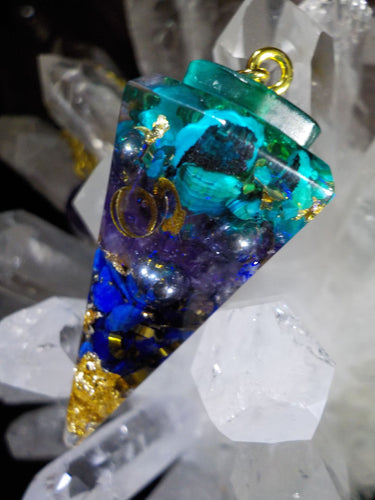 Pendule chrysocolle, améthyste, lapis lazuli.