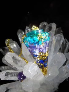 Pendule chrysocolle, améthyste, lapis lazuli.