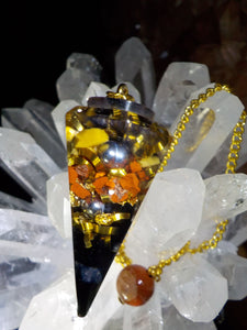 Pendule jaspe rouge, jaspe jaune, tourmaline noire.