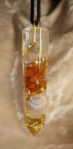 Quartz rose, wulfénite.