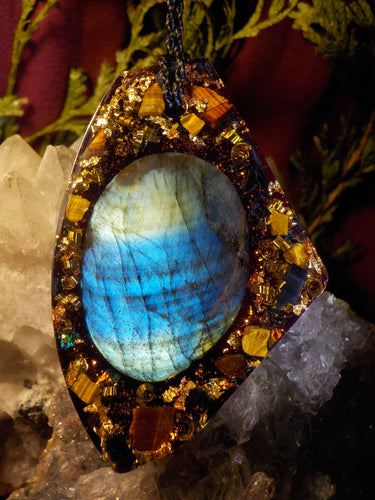 Labradorite, œil de tigre, œil de bœuf, œil de faucon