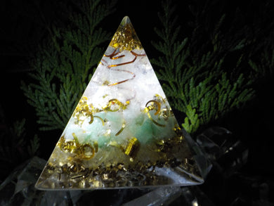 Sérenité orgonite. Graine de vie. Pyramide 3 faces.